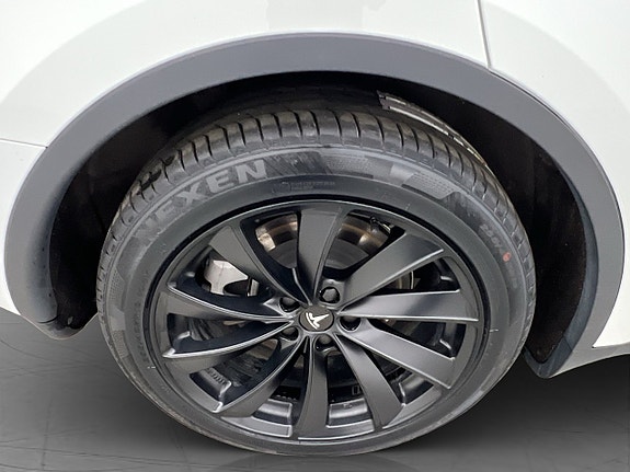 Tesla Model Y 29 of 30