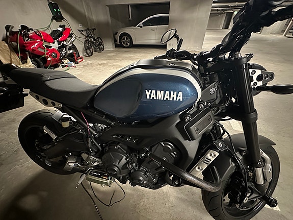 Yamaha XSR900 2 of 4