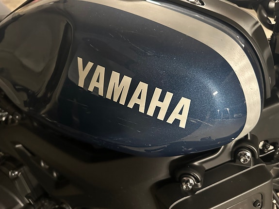 Yamaha XSR900 3 of 4