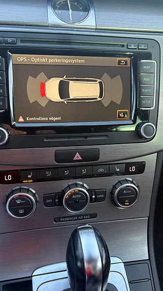 Volkswagen Passat 8 of 16