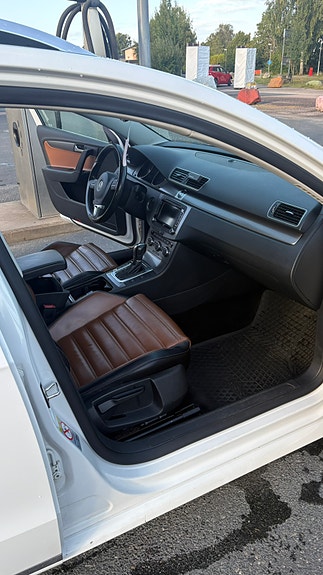 Volkswagen Passat 13 of 16