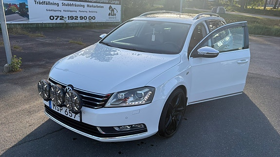 Volkswagen Passat 2 of 16
