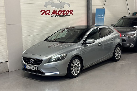 Volvo V40 2 of 18
