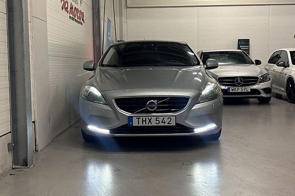 Volvo V40 3 of 18