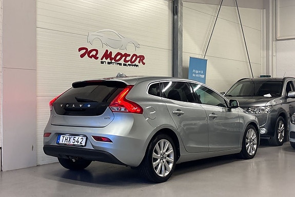 Volvo V40 4 of 18