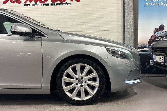 Volvo V40 9 of 18