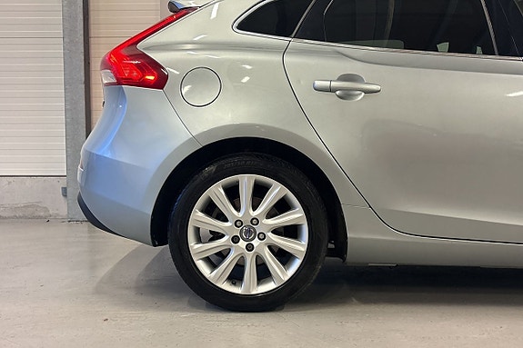 Volvo V40 8 of 18