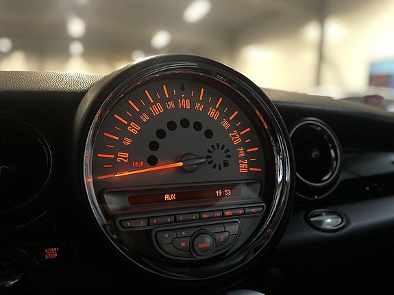 MINI Cooper 19 of 25