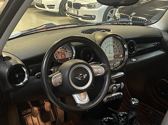 MINI Cooper 15 of 25