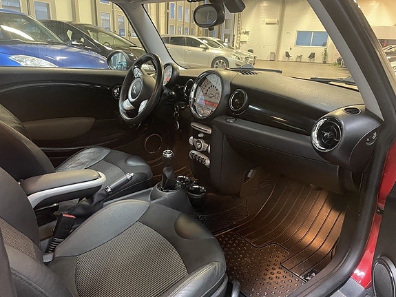 MINI Cooper 24 of 25