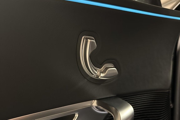 Mercedes-Benz GLC300 12 of 21