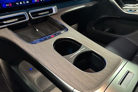 Mercedes-Benz GLC300 15 of 21