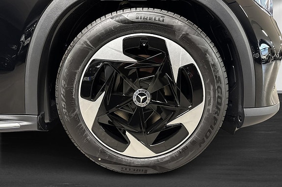 Mercedes-Benz GLC300 5 of 21