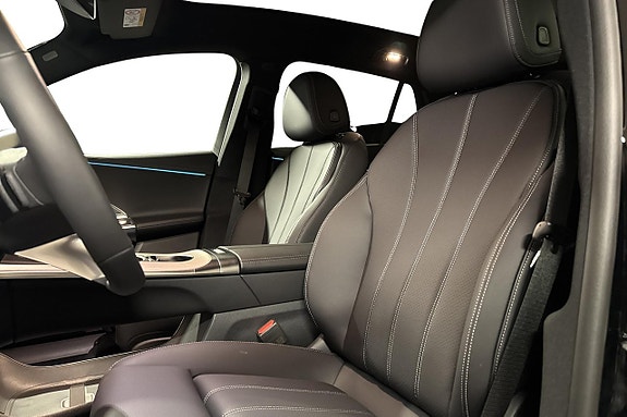 Mercedes-Benz GLC300 13 of 21