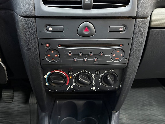 Renault Clio 16 of 18