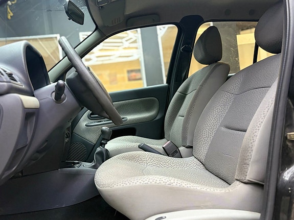 Renault Clio 11 of 18