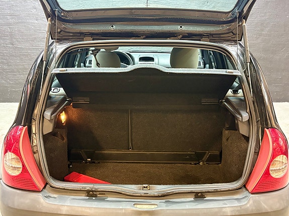 Renault Clio 9 of 18