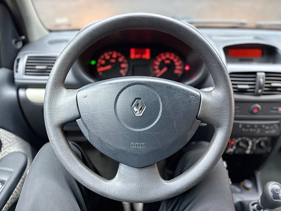 Renault Clio 12 of 18