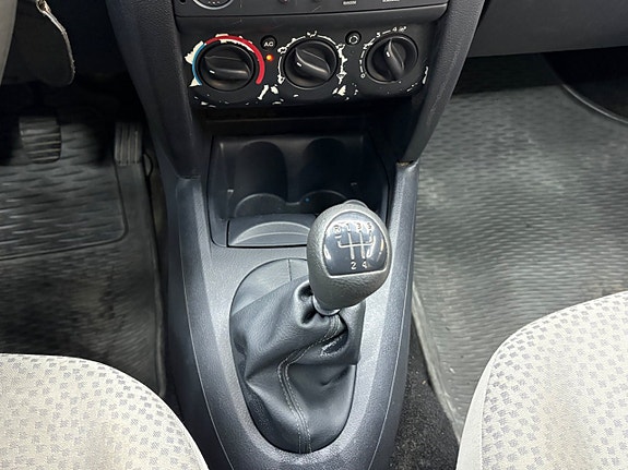 Renault Clio 17 of 18