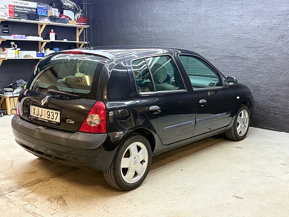 Renault Clio 8 of 18