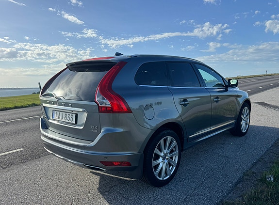 Volvo XC60 2 of 4