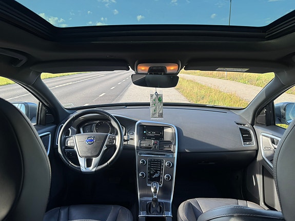 Volvo XC60 3 of 4