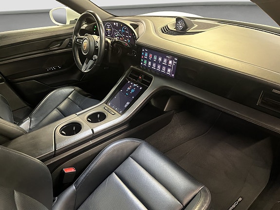 Porsche Taycan 4S 14 of 23