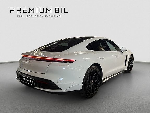 Porsche Taycan 4S 7 of 23