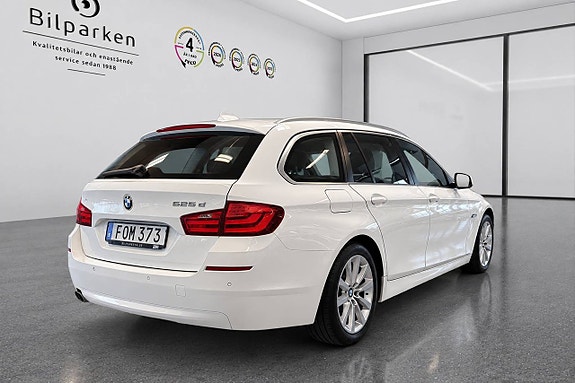 BMW 525d 2 of 17