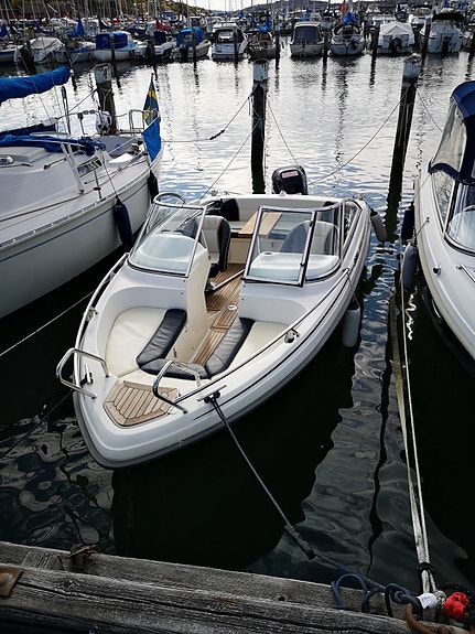 Bästa familjebåten till höstpris! Bella 530 Excel med bara 65 timmar gångtid. 3 of 5