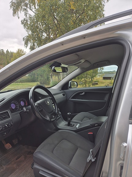 Volvo V70 7 of 9