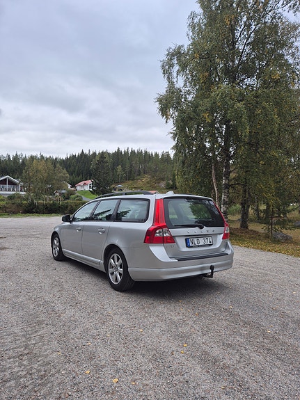 Volvo V70 3 of 9
