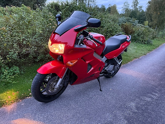 Honda VFR800FI LÅG MIL! 4 of 10