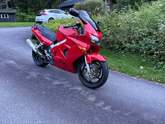 Honda VFR800FI LÅG MIL! 3 of 10