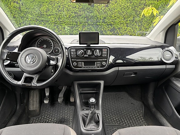 Volkswagen UP! 6 of 10