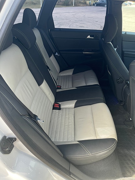 Volvo V50 10 of 17