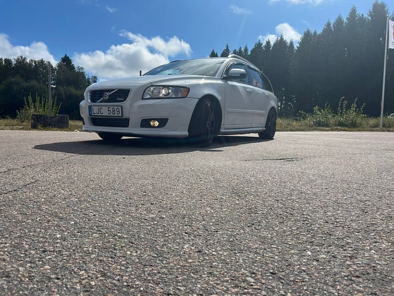 Volvo V50 3 of 17