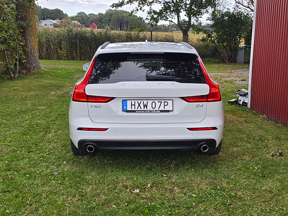 Volvo V60 2 of 6