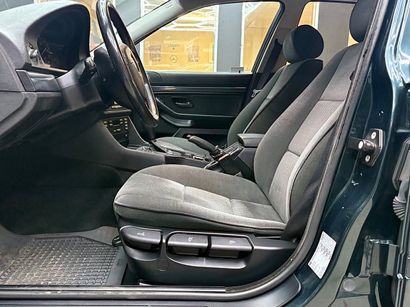 BMW 520i 12 of 22