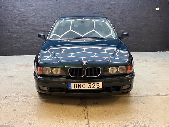 BMW 520i 3 of 22