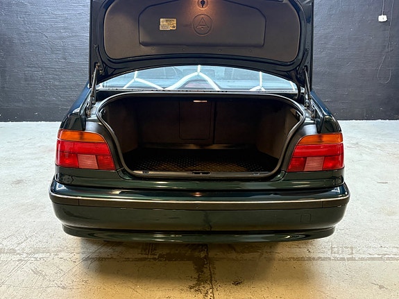 BMW 520i 9 of 22