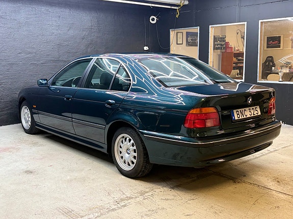 BMW 520i 7 of 22