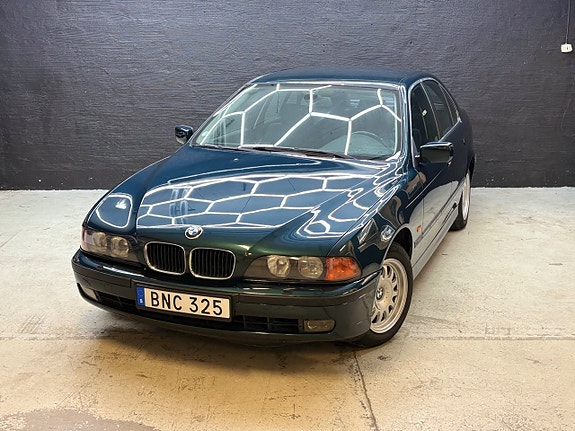 BMW 520i 2 of 22