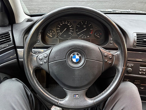 BMW 520i 16 of 22