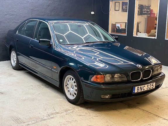 BMW 520i 4 of 22