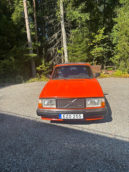 Volvo 240 2 of 8