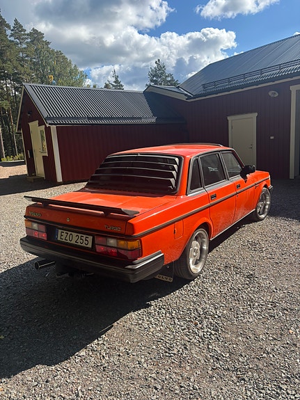 Volvo 240 4 of 8