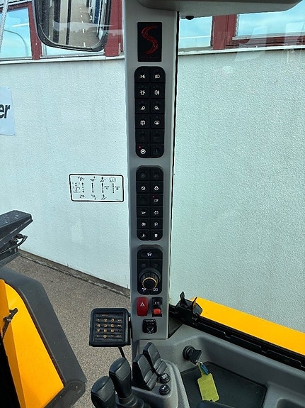 JCB 413 S 13 of 14