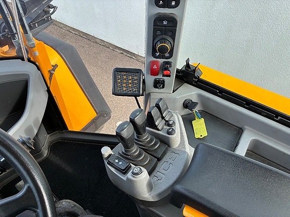 JCB 413 S 11 of 14