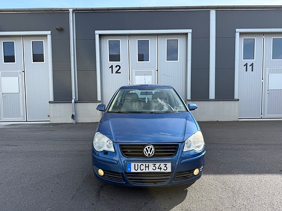 Volkswagen Polo 2 of 8